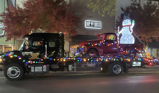Hanford, CA hometown holiday towing(0330)