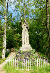 DE - Remagen - Franziskus-Statue an der Apollinaris-Kirche