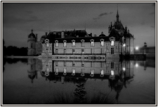 Château de Chantilly de nuit