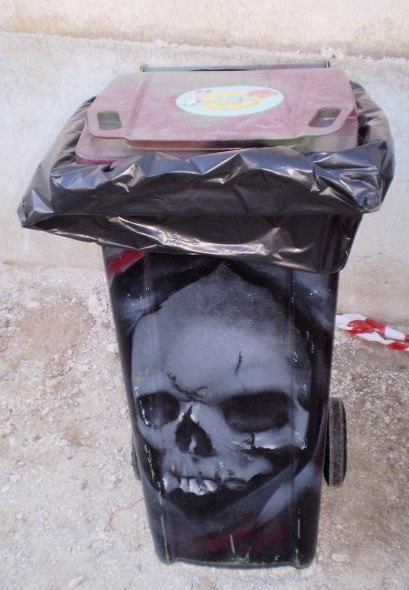 Skull container.