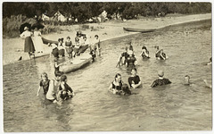 MN1065 NINETTE - (SWIMMING AT THE BEACH)