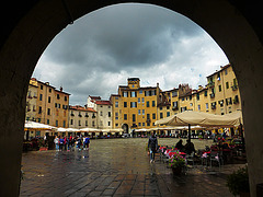 Lucca - houses around the old Roman amphtheatre