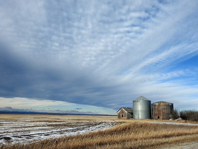 Chinook Arch over an old farm
