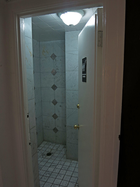 Shared Shower - Hotel Cecil (3105)
