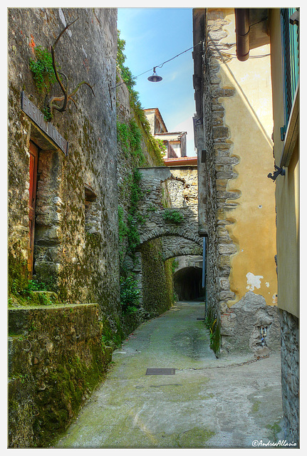 Vicolo verso il castello - Vezzano Ligure