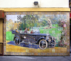 Studebaker-Werbung aus dem Jahr 1924 auf einem Azulejo (Kachelbild) in Sevilla