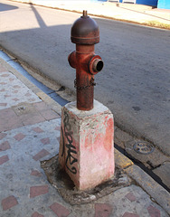 Borne fontaine démembrée / Carved up hydrant