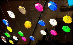 Oggetti appesi : Ombrelli decorativi colorati in controluce