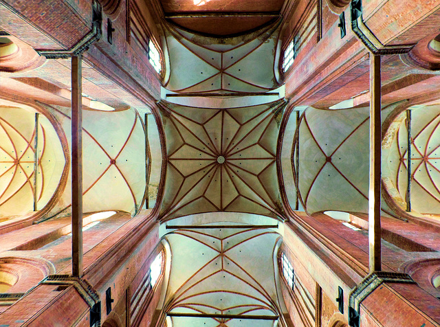 Kreuzgewölbe in der St. Georgen Kirche in Wismar