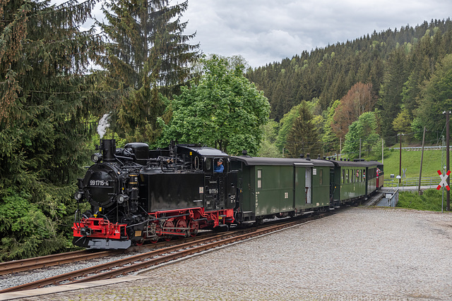 99 1715-4 bei der Einfahrt zum Bahnhof Schmalzgrube