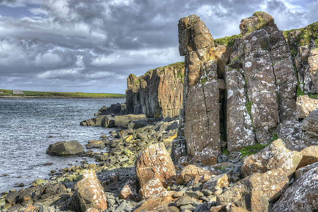 Rocky shoreline, Staffin Bay - Isle of Skye (Plus 1 x PiP)