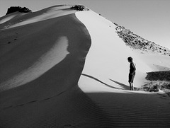 Wüsten-Impression mit Licht und Schatten