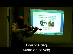 Jan Duda violonludas dum la ĈEA- Kongreso: Kanto do Solveig de E. Grieg