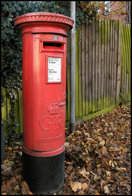 gr red pillar box