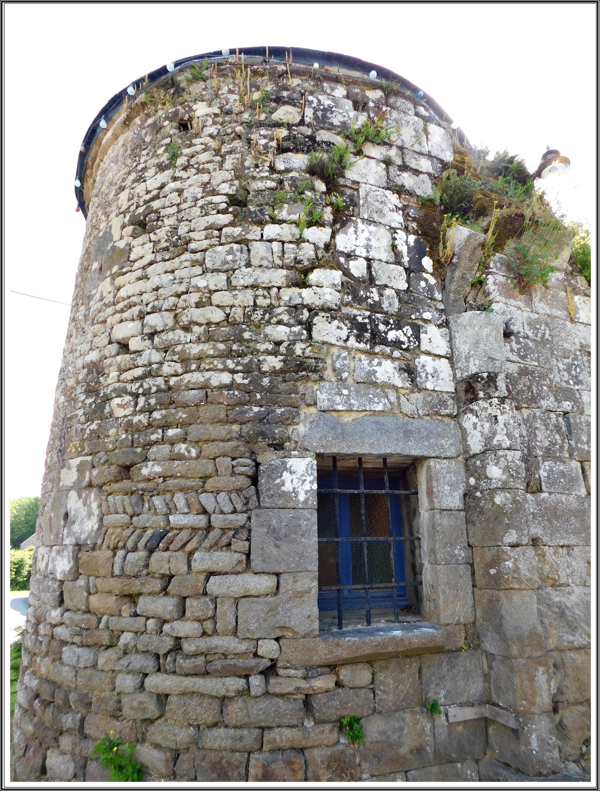Tour de l'entrée du château de Coetquen