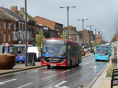 Buses in Dunstable - 14 Apr 2023 (P1150053)
