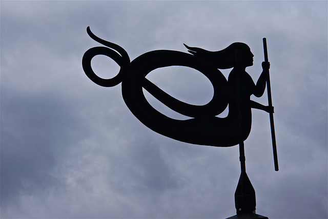 Vouvant : emblemo de Mélusine sur la turo Mélusine / Emblème de Mélusine sur la tour Mélusine — DSC00964