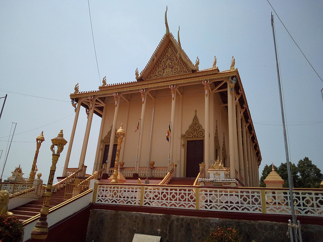 Lieu de culte à saveur cambodgienne  / Cambodian religious site