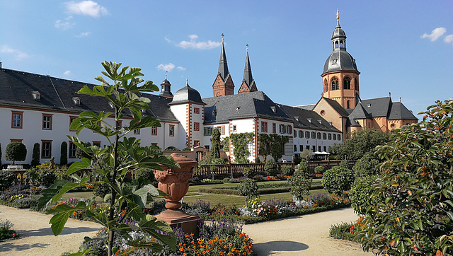 Einhard-Basilika mit der Klosteranlage in Seligenstadt.