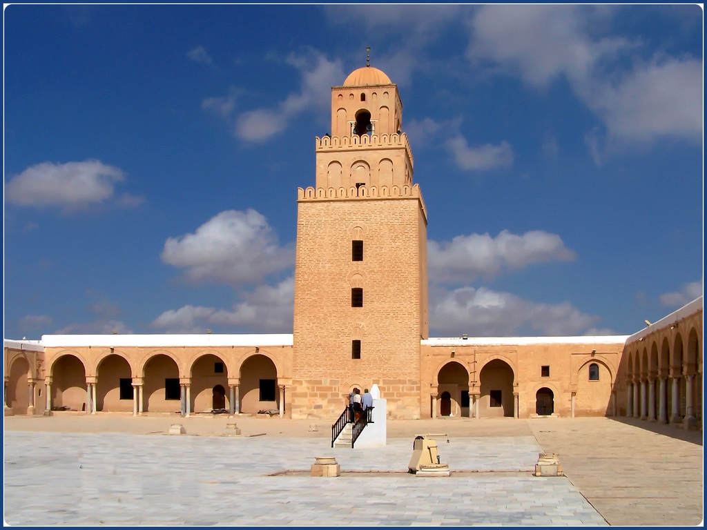 Kairouan : il grande piazzale dell'antica moskea Ucba