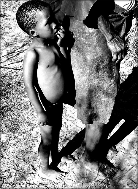 Bushman Boy with Grandma (Kalahari desert -Namibia)