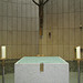 Altar u. Blick zum Kreuz