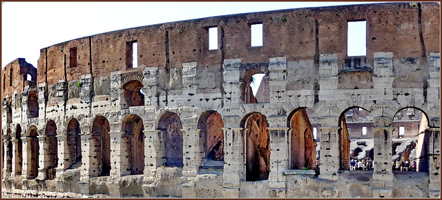 Roma : Uno scorcio del Colosseo ante restauro