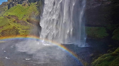 Seljalandsfoss - der abenteuerliche Wasserfall - the adventurous waterfall