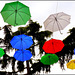 Oggetti appesi : Ombrelli colorati per distogliere lo sguardo dal cemento della città
