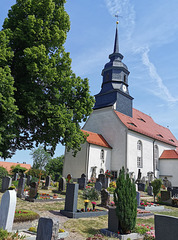 Kirche und Friedhof in Reichenberg/Sachsen