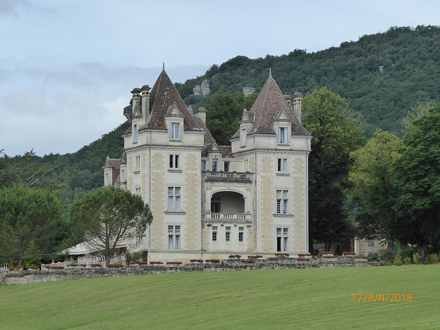 un chateau hôtel à la sortie de BEYNAC