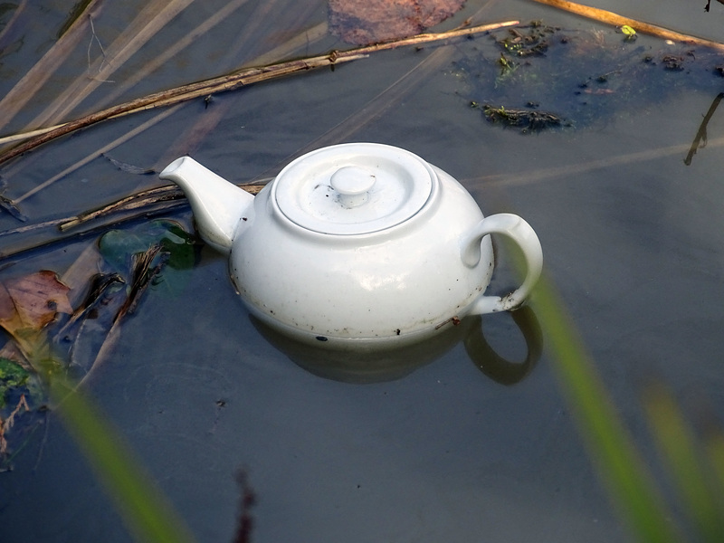 Floating teapot