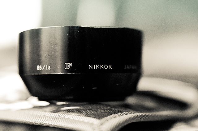 Nikon F 85/1.8