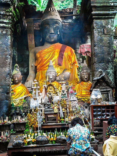 Buddhas at Wat Phu