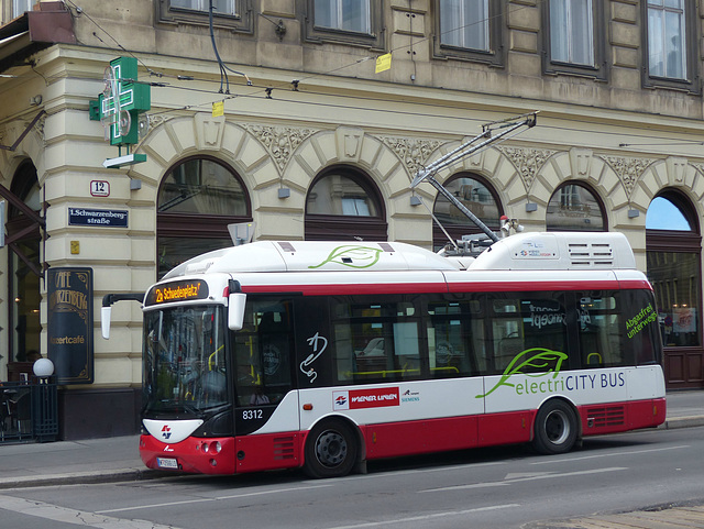 Siemens-Rampini eBus in Central Vienna (2) - 21 August 2017