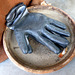 Idle gloves