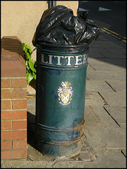 Atherstone litter bin