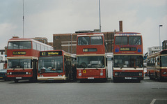 East Yorkshire buses parked up in Hull – 6 Mar 2000 (433-35A)