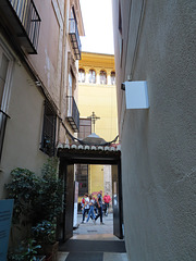 Valencia: entrada a la iglesia de San Nicolás.