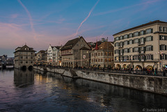 abends in Zürich an der Limmat (© Buelipix)