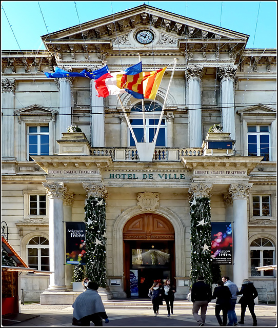 Avignon : H0tel de Ville - liberté, egalité, fraternité.
