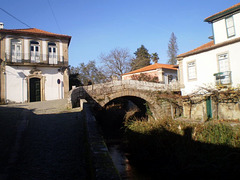 São Frei Gil Bridge and River Zela.