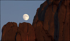 Montserrat i la Lluna