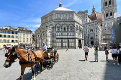 Florence 2023 – Piazza del Duomo with horse and carriage