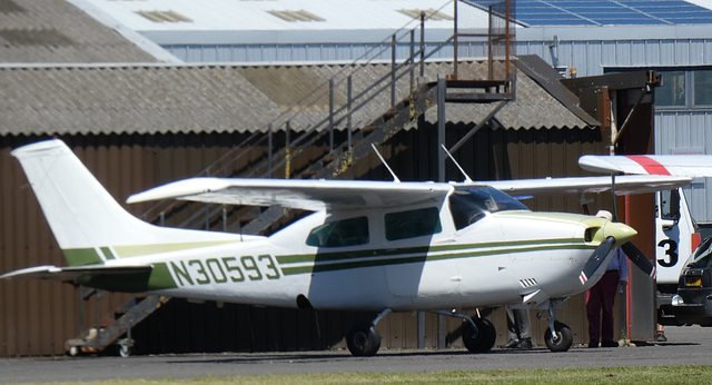 Cessna 210L Centurion N30593