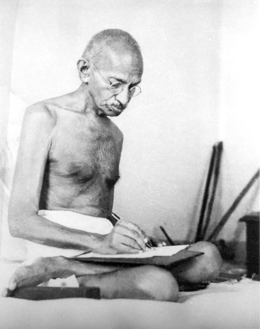 Gandhi skribanta 1942