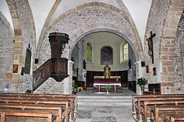 Montigny-les-Arsures (39) 29 juillet 2015. Intérieur de l'église paroissiale.