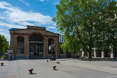 die ehemalige Schiffbauhalle, heute Teil des Schauspielhauses Zürich (© Buelipix)