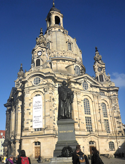 Frauenkirche mit Martin Lutherdenkmal