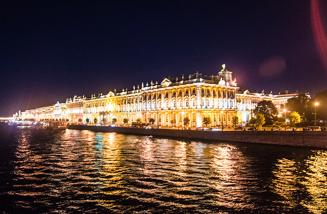 San Petersburgo de noche.